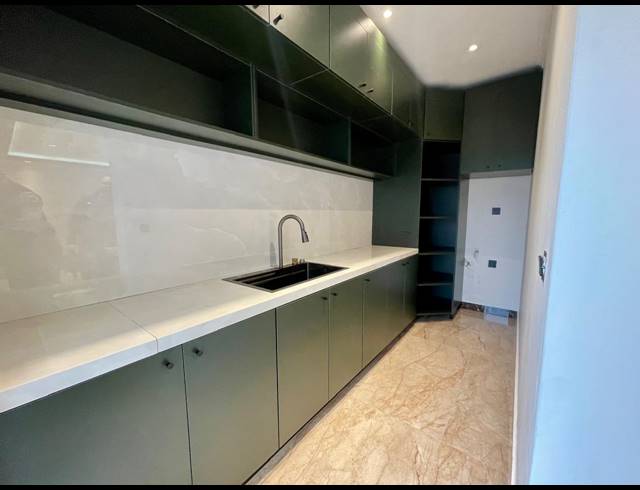 3 BEDROOM FREEHOLD FOR SALE IN SANDOWN